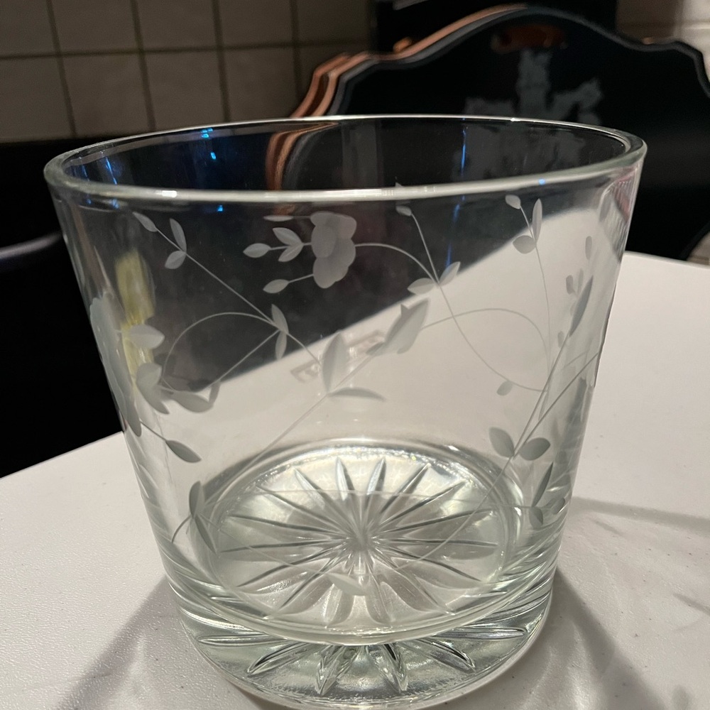 Princess house Elegant Floral Etched ice - bucket. Vase.